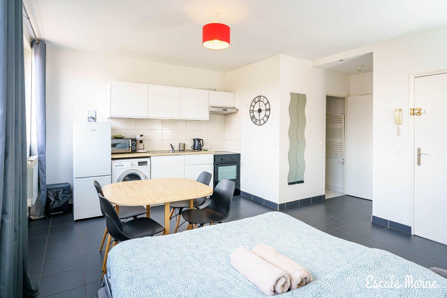 Escale-Marne Fr - 202 - Free Parking - Free Luggage Storage - All Equipped - Linen Included - Washing Machine - 10Mn Walk Metro 8 - Rer A - Panoramic View - From 1 To 14 Guests 매종알포르트 객실 사진